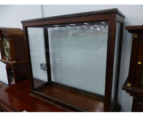 A MAHOGANY DISPLAY CASE WITH GLAZED TOPS AND SIDES AND ELECTRIC LIGHT FITTING.   W 81 x D 31 x H 72cms.
