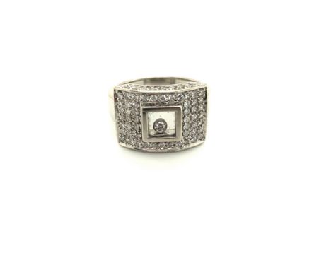 A FLOATING DIAMOND PANEL RING. UNHALLMARKED, STAMPED 750, ASSESSED AS 18ct WHITE GOLD. FINGER SIZE Q 1/2. WEIGHT 9.33grms. 
