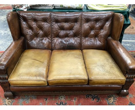 A MID 20th C. THREE PIECE SUITE BUTTON BACK UPHOLSTERED IN BROWN LEATHER, THE CUSHION SEATS OF PALER HUE AND FITTING BETWEEN 