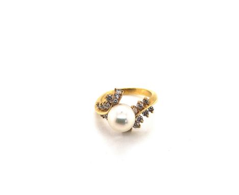 A CULTURED PEARL AND DIAMOND BYPASS RING. PEARL MEASUREMENT 8.3mm. UNHALLMARKED, STAMPED 750, ASSESSED AS 18ct GOLD. FINGER S