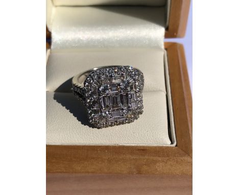 A 9ct WHITE GOLD HALLMARKED MULTI DIAMOND PANEL CLUSTER RING, STATED DIAMOND WEIGHT 2.45cts. FINGER SIZE M 1/2. WEIGHT 7.02gr