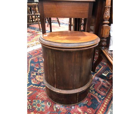 A MAHOGANY VICTORIAN COLUMNAR COMMODE WITH CERAMIC LINER BELOW THE HINGED CIRCULAR LID.   Dia. 42 x H 45cms.