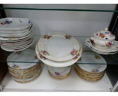 A 19th C. SPODE 1943 PATTERN PART SERVICE, EACH MOULDED RIM PAINTED WITH THREE SPRAYS OF FLOWERS, COMPRISING: TWO PLATTERS, T