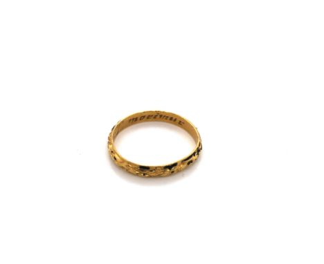AN EARLY ANTIQUE MEMORIAL CARVED RING. THE INSIDE BAND ENGRAVED INDISTINCTLY, POSSIBLY MORI. ROUGHLY TRANSLATED FROM LATIN- W