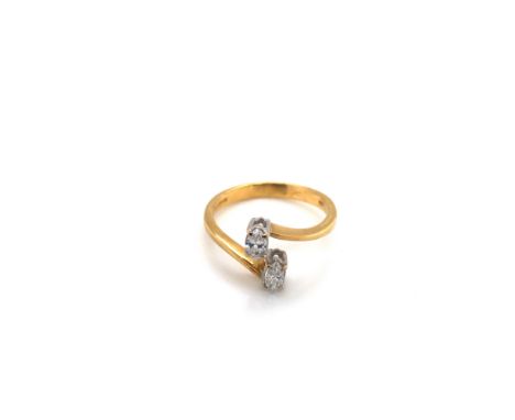 AN 18ct GOLD HALLMARKED TWO STONE DIAMOND MARQUISE CUT RING. FINGER SIZE O. WEIGHT 3.08grms. 