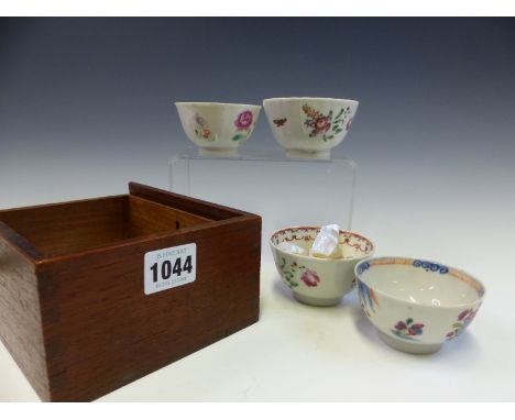 A COLLECTION OF CHINESE MOTHER OF PEARL COUNTERS IN VARIOUS SHAPES TO INCLUDE FISH TOGETHER WITH FOUR FAMILLE ROSE TEA BOWLS