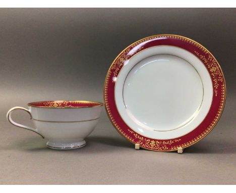 NORITAKE 'GOLDMERE' PATTERN DINNER AND TEA SERVICE six place setting