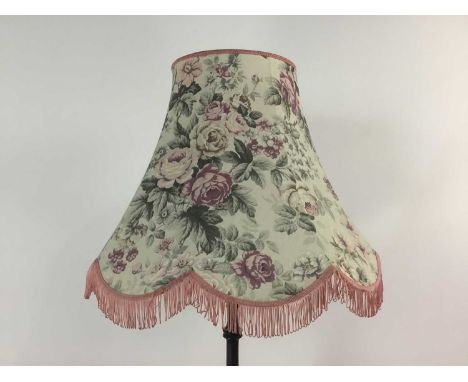 MAHOGANY STANDARD LAMP AND AN OAK MAGAZINE RACK the standard lamp complete with floral shadeQty: 2