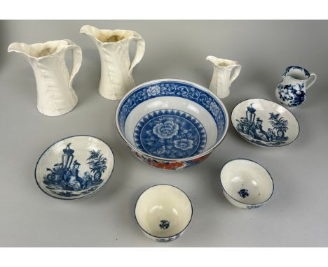 A MIXED COLLECTION OF CERAMICS TO INCLUDE A GRADUATED SET OF THREE ROYAL WORCESTER WHITE GLAZED JUGS ALONG WITH TIFFANY AND C