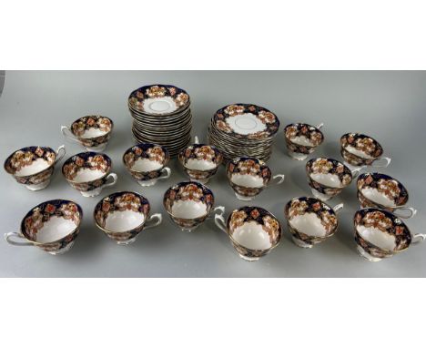 A MIXED ROYAL ALBERT TEA SERVICE TO INCLUDE EIGHTEEN SAUCERS, SEVENTEEN SIDE PLATES AND SIXTEEN TEACUPS (51) 