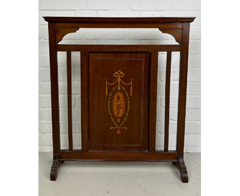 AN EDWARDIAN FIRE SCREEN WITH MARQUETRY INLAID DESIGN72cm x 61cm x 17cm 