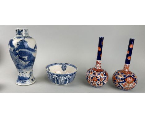 A CHINESE BLUE AND WHITE VASE ALONG WITH A BOWL AND TWO JAPANESE IMARI SPILL VASES (4), Tallest 24cm H 