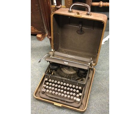A cased typewriter by Royal. Est. £20 - £30.