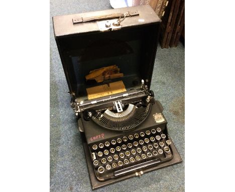 A cased Imperial travelling typewriter. Est. £30 - £50.