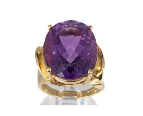 A 10k yellow gold and amethyst dress ring, the large oval amethyst approx. 20 x 15 x 10mm, ring size N1/2, total gross weight