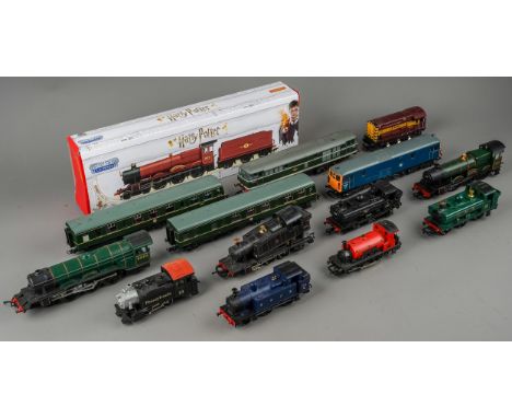 Assorted model trains to include: Pennsylvania 13, Hornby "Desmond 7", Lima EWS 08720; Hogwarts Castle 5972; Bachmann 9759; G