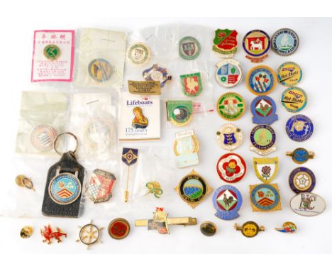 A collection of enameled badges, including various bowling clubs around the UK, approx 40, plus a keyring and a stick pin  Ge