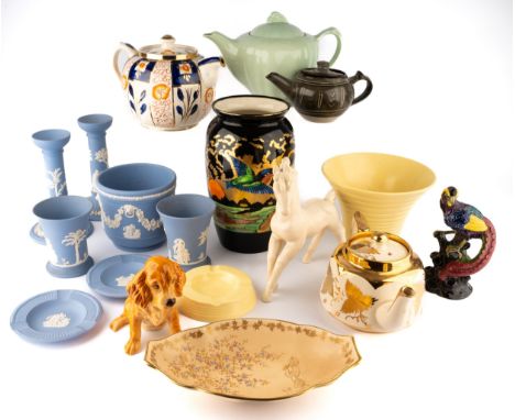 A group of ceramics to include: Keith Murray for Wedgwood yellow ground stepped bowl and an ashtray, a collection of  Wedgwoo