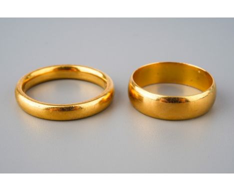 Two 22ct gold rings, size S and Q, total gross weight approx 13.9g  Good, wear commensurate with age