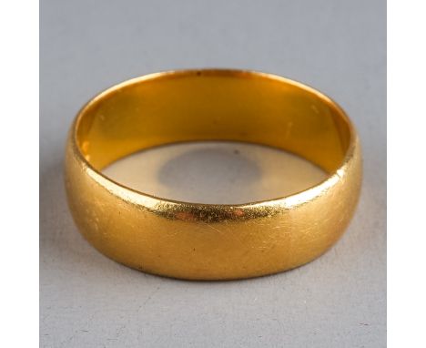 A 22ct yellow gold wedding band, approx 5.8mm wide, ring size S, total gross weight approx 6.2g  Good condition, wear commens