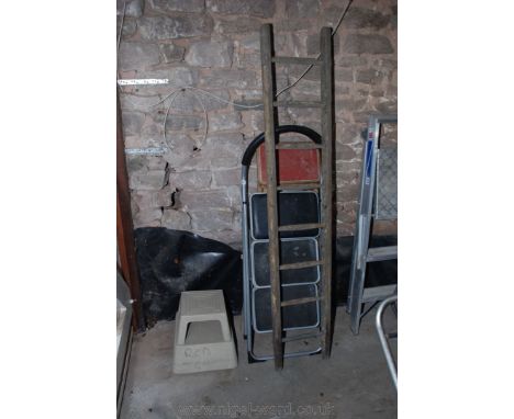 A short wooden Ladder, a three-stage metal steps, a kick-step and a pair of five-tread wooden Steps.  (No VAT on this Lot)