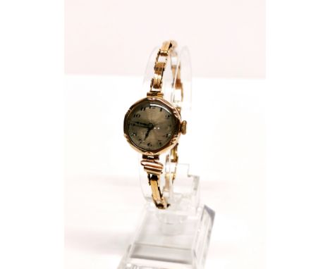 A ladies' vintage 9 carat rose gold wrist watch.