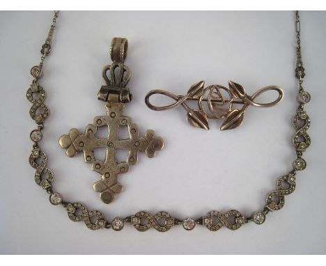 A mixed lot comprising a vintage white metal (tests silver) diamante necklace (41cm long), a silver Art Nouveau style brooch 