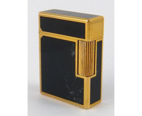 An S.T. Dupont gold plate and lacquer cigarette lighter with Chinese character marks, approx 4.8cm high.
