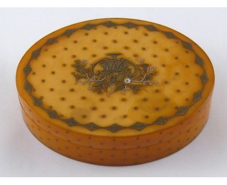 A late 18th/ early 19th. century oval pique inlaid blond tortoiseshell snuff box. 8.5x6cm. 