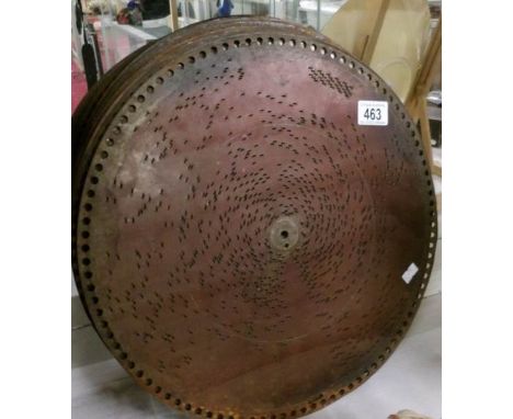 A quantity of metal polyphon discs