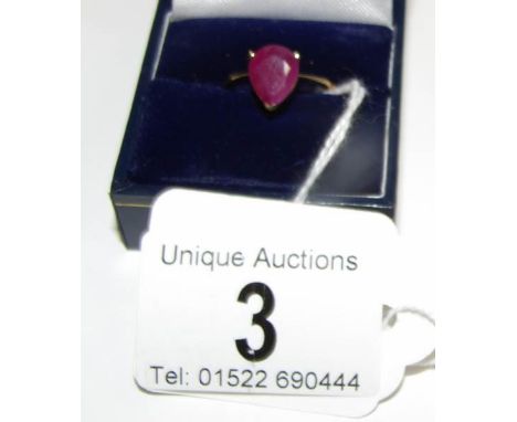 A 9ct gold ring set teardrop ruby, size O