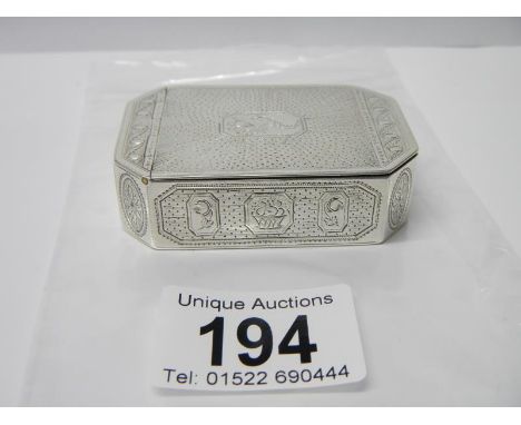 A George III 1787 HM silver snuff box by Thomas Phipps and Edward Robinson, London
 
In good condition with no damage observe