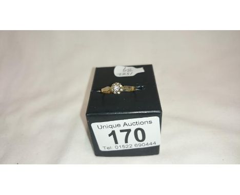 An 18ct gold solitaire ring, size R