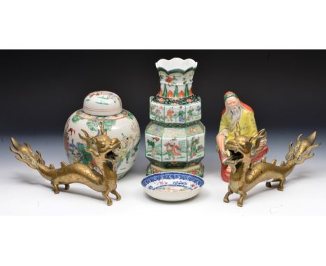 A GROUP OF SIX ORIENTAL ARTEFACTS TO INCLUDE an 18th Century style Chinese octagonal graduated vase with famille verte decora