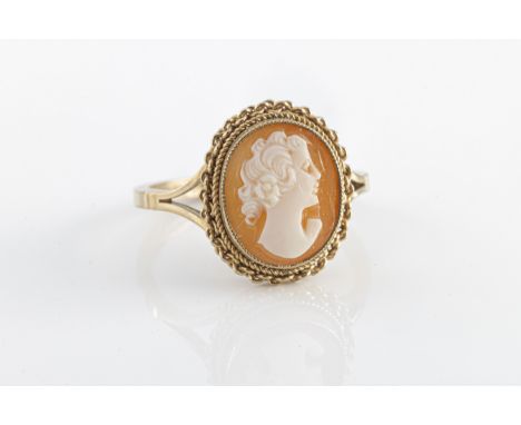 A 9ct yellow gold cameo ring the shell cameo carved depicting the profile of a lady, within a rope twist border, ring size P,