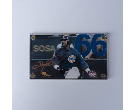 This collectible card features Sammy Sosa during his historic run for the home run record, with his signature displayed in 24