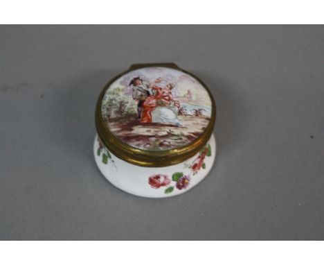 A LATE 18TH CENTURY CIRCULAR ENAMEL PILL BOX, of Bilston type, the cover painted with a courting couple in a classical landsc