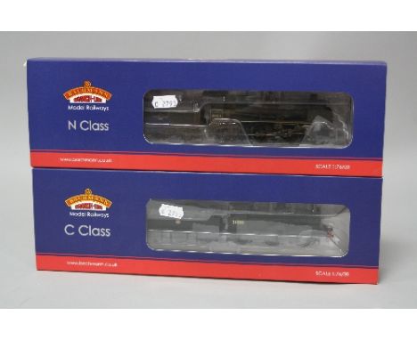 TWO BOXED BACHMANN OO GAUGE LOCOMOTIVES, N Class No.31404 (32-154A) weathered version and C Class No.31086 (31-462), both in 
