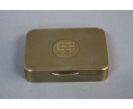 A GEORGE VI 9CT GOLD RECTANGULAR SNUFF BOX, of rectangular outline, engine turned decoration, circular cartouche with monogra