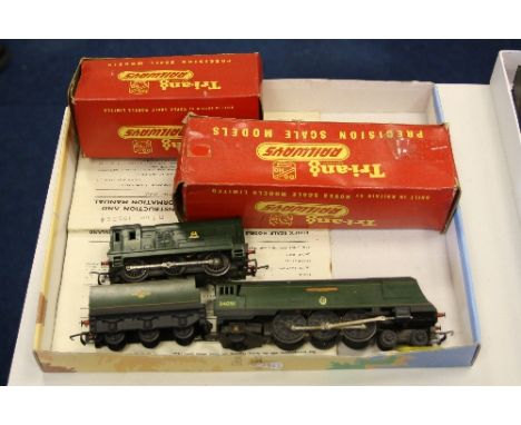 A BOXED TRI-ANG RAILWAYS OO GAUGE LOCOMOTIVE, 'Winston Churchill' No.34051, B.R. green livery (R.356S) decals worn, version t