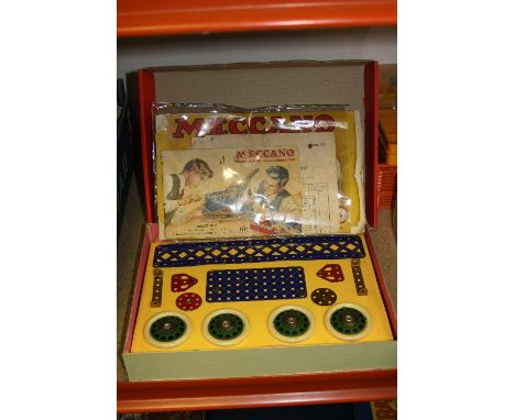 A QUANTITY OF FRENCH MECCANO, of 1940's/1950's vintage, with instruction book for set No.5 and French Meccano/Hornby Trains/D
