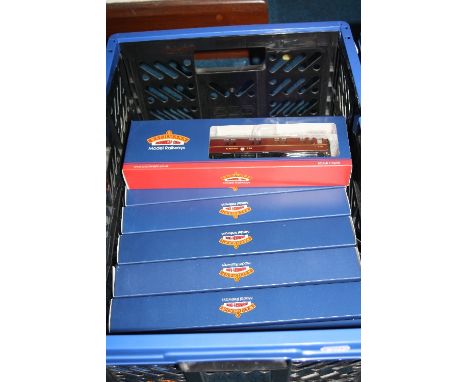 A QUANTITY OF BOXED BACHMANN OO GAUGE PASSENGER COACHES, assorted types and liveries (8)