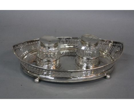 A 19TH CENTURY RUSSIAN SILVER SNUFF BOX, of rectangular outline, engine turned back and front with circular cartouche engrave
