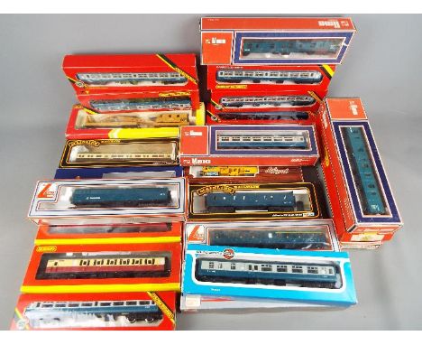 Model Railways - 24 OO gauge items of Hornby, Lima and Mainline passenger rolling stock, excellent or better in boxes 