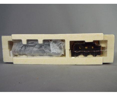 Model Railways - Hornby OO gauge locomotive and tender, DCC Ready, Royal Scot class 7P, 4-6-0 'The Green Howards', black live