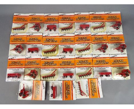 Ertl - 24 pieces of diecast farm implements by Ertl in 1:64 scale. Lot includes International Harvest 6 Bottom Plough; Intern
