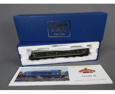 Bachmann TMC Custom Finish - an OO gauge diesel electric locomotive class 44 'Penyghent' green livery op no D8, # TMC008D, ap
