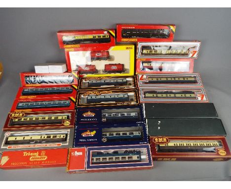 Model Railways - 24 OO gauge items of Hornby, Lima and Mainline passenger rolling stock, excellent or better in boxes 