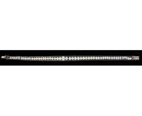 A natural pearl bracelet, early 20th c, with single row of 2.9-5.5mm (approx.) pearls between white gold chains, 17cm l, indi