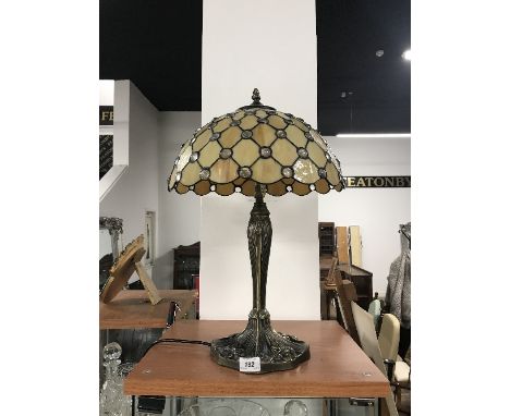 TIFFANY STYLE TABLE LAMP